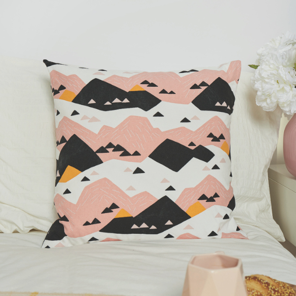 Love Sewing Magazine #142